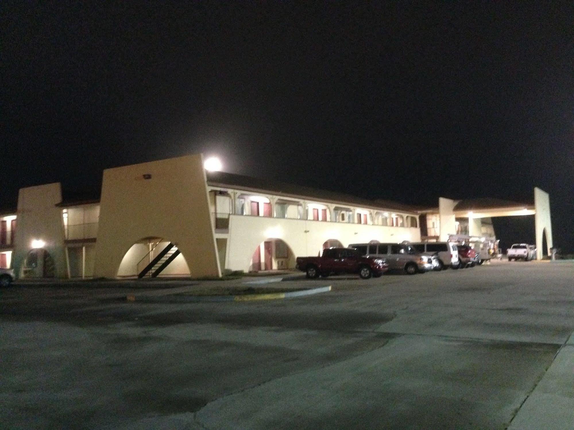 Hometown Inn And Suites エルクシティ エクステリア 写真